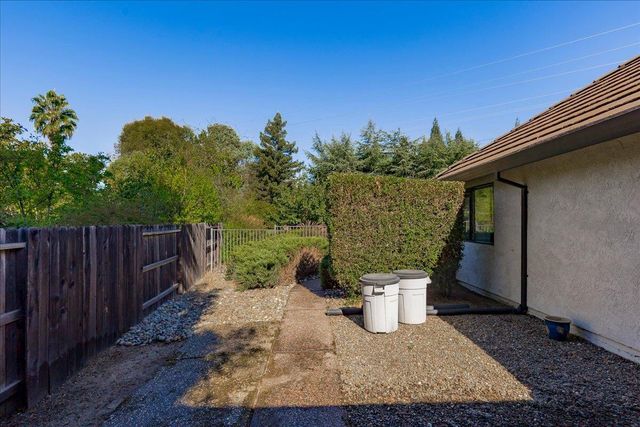 909 El Rancho Ct, Roseville, CA 95661