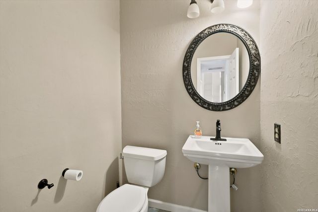 8814 Lost Woods, San Antonio, TX 78240