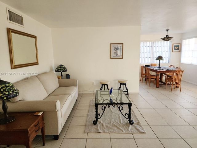 11960 NE 19th Dr 10, North Miami, FL 33181