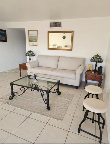 11960 NE 19th Dr 10, North Miami, FL 33181