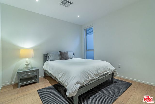 1030 N Kings Road 104, West Hollywood, CA 90069