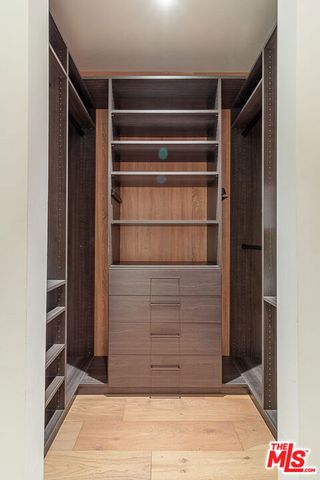 1030 N Kings Road 104, West Hollywood, CA 90069