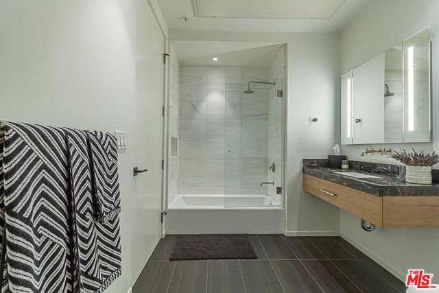 1030 N Kings Road 104, West Hollywood, CA 90069