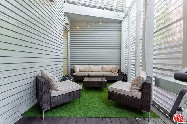 1030 N Kings Road 104, West Hollywood, CA 90069