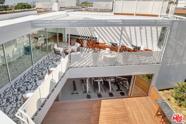 1030 N Kings Road 104, West Hollywood, CA 90069