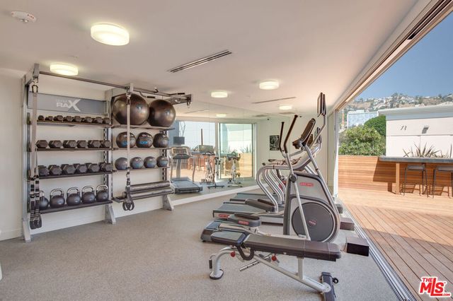 1030 N Kings Road 104, West Hollywood, CA 90069