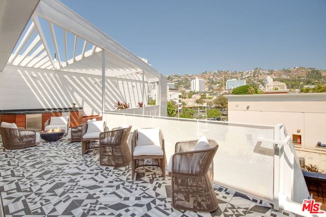 1030 N Kings Road 104, West Hollywood, CA 90069