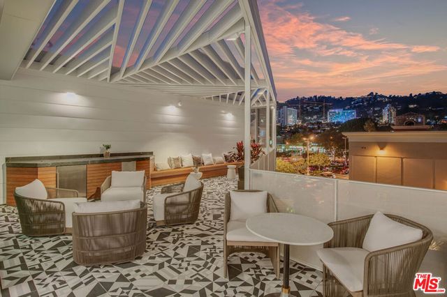 1030 N Kings Road 104, West Hollywood, CA 90069