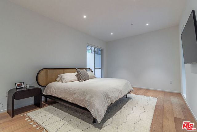 1030 N Kings Road 104, West Hollywood, CA 90069