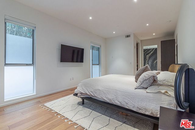 1030 N Kings Road 104, West Hollywood, CA 90069