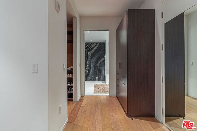 1030 N Kings Road 104, West Hollywood, CA 90069