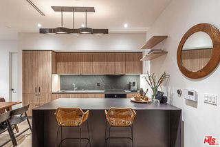 1030 N Kings Road 104, West Hollywood, CA 90069