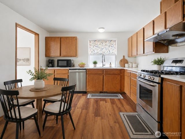 512 N 104th Street, Seattle, WA 98133