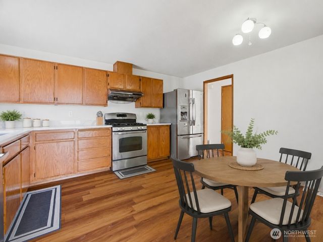512 N 104th Street, Seattle, WA 98133