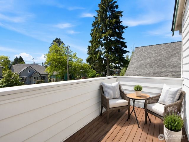 512 N 104th Street, Seattle, WA 98133