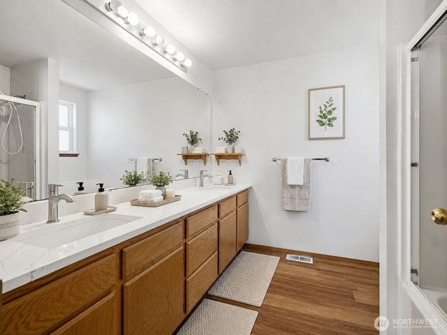 512 N 104th Street, Seattle, WA 98133