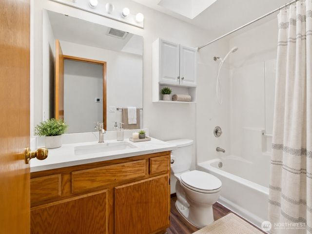 512 N 104th Street, Seattle, WA 98133