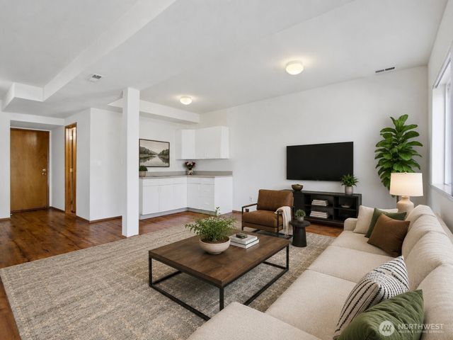 512 N 104th Street, Seattle, WA 98133