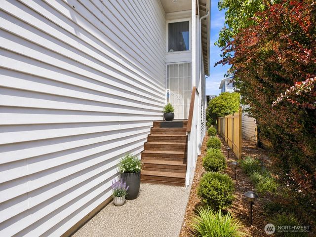 512 N 104th Street, Seattle, WA 98133