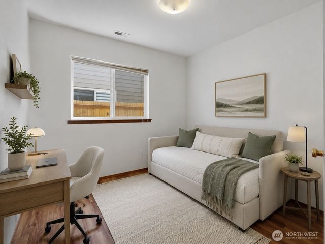 512 N 104th Street, Seattle, WA 98133