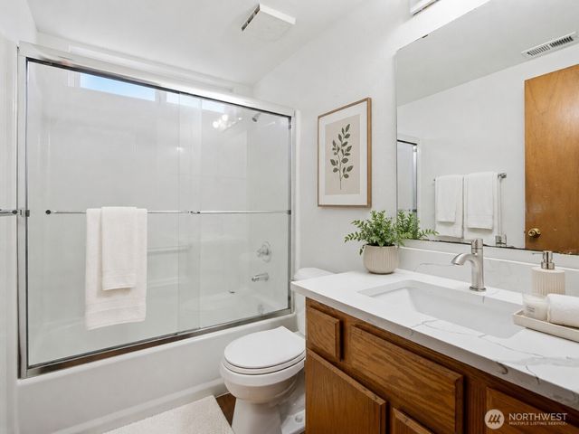 512 N 104th Street, Seattle, WA 98133