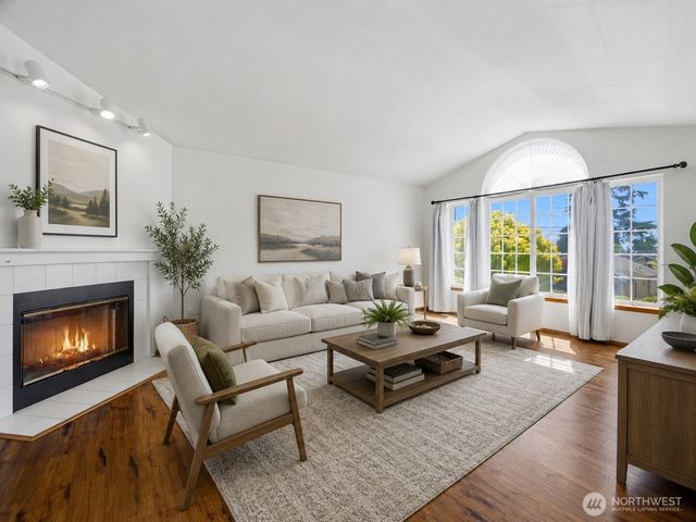 512 N 104th Street, Seattle, WA 98133