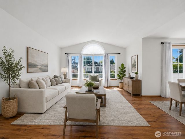 512 N 104th Street, Seattle, WA 98133