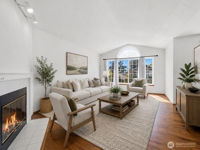 512 N 104th Street, Seattle, WA 98133