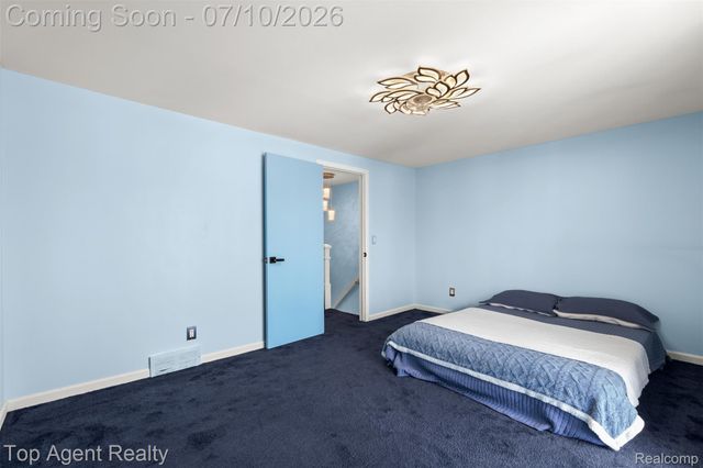 28264 Universal Drive 82, Warren, MI 48092