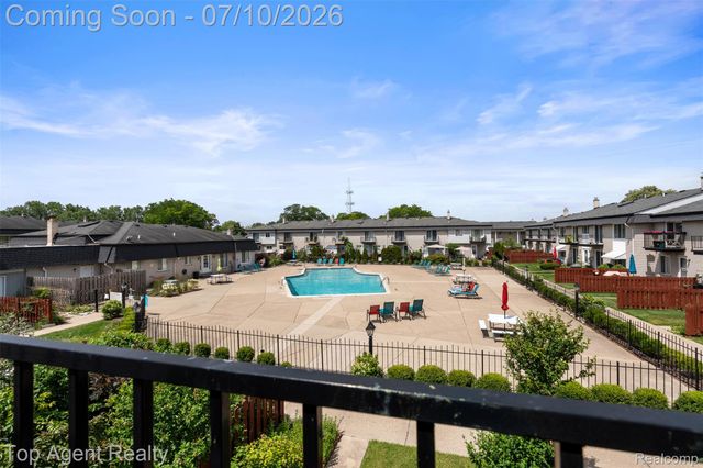 28264 Universal Drive 82, Warren, MI 48092