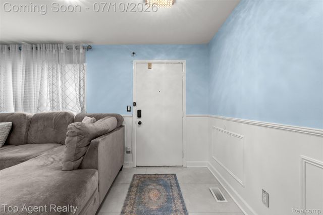 28264 Universal Drive 82, Warren, MI 48092