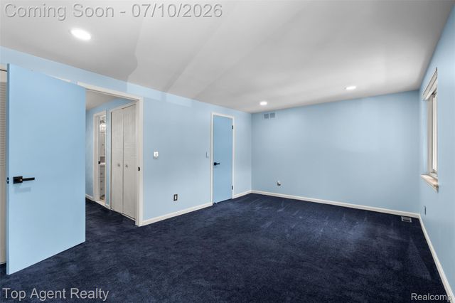 28264 Universal Drive 82, Warren, MI 48092