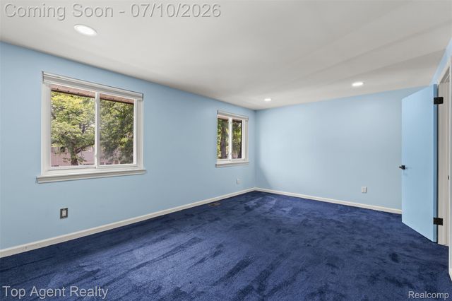 28264 Universal Drive 82, Warren, MI 48092