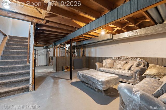 28264 Universal Drive 82, Warren, MI 48092