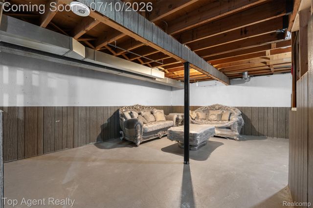28264 Universal Drive 82, Warren, MI 48092