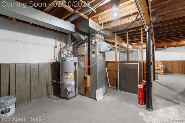 28264 Universal Drive 82, Warren, MI 48092