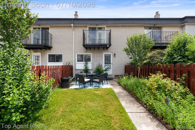 28264 Universal Drive 82, Warren, MI 48092