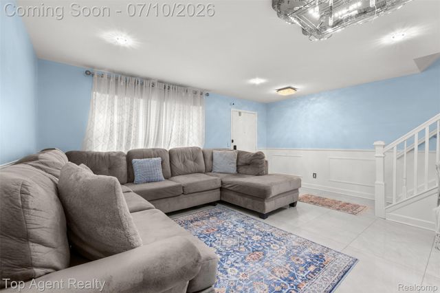 28264 Universal Drive 82, Warren, MI 48092