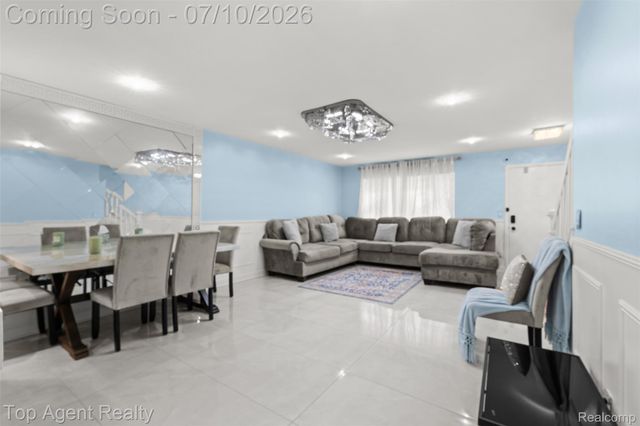 28264 Universal Drive 82, Warren, MI 48092