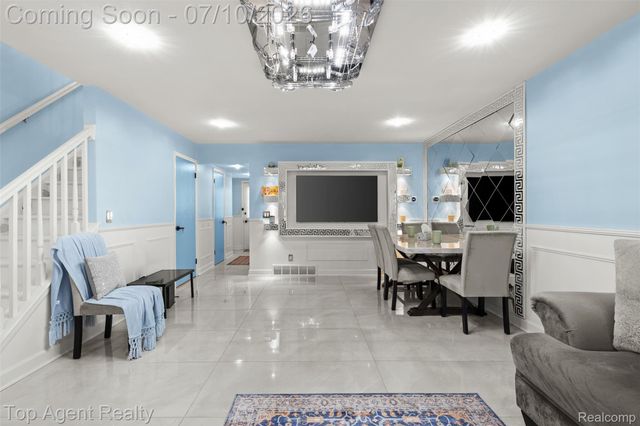 28264 Universal Drive 82, Warren, MI 48092