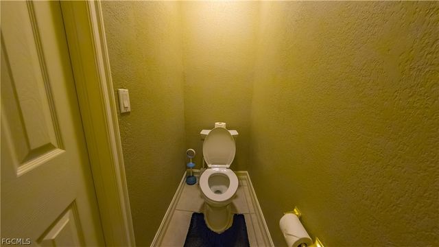 5626 Cape Harbour DR 202, Cape Coral, FL 33914