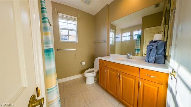 5626 Cape Harbour DR 202, Cape Coral, FL 33914