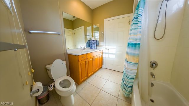 5626 Cape Harbour DR 202, Cape Coral, FL 33914