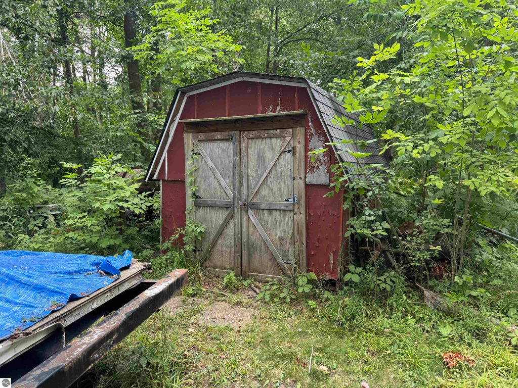 Image 10 of property listing at 7645 Windoga Lake Drive, Weidman, MI 48893