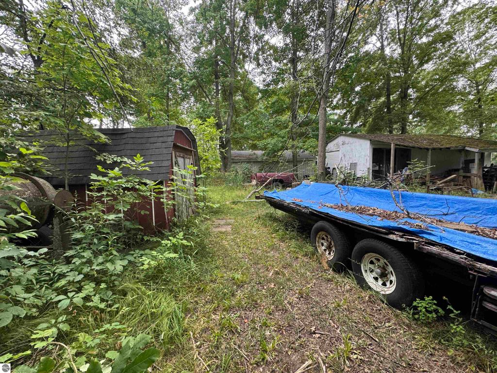 Image 11 of property listing at 7645 Windoga Lake Drive, Weidman, MI 48893