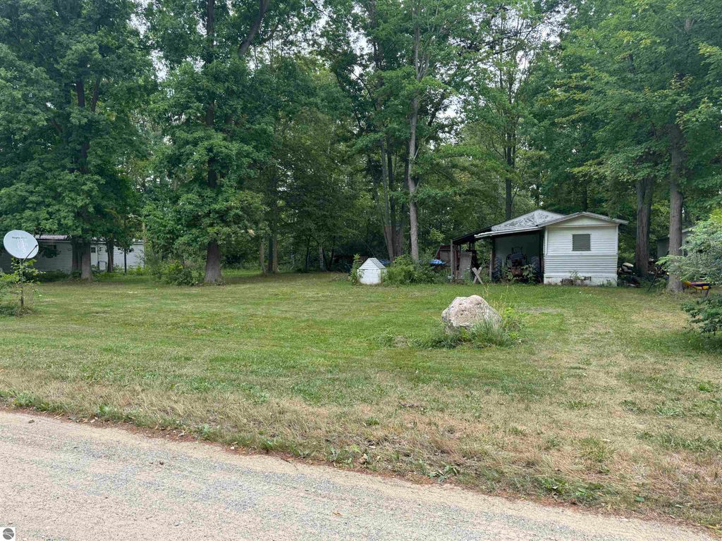 Image 13 of property listing at 7645 Windoga Lake Drive, Weidman, MI 48893