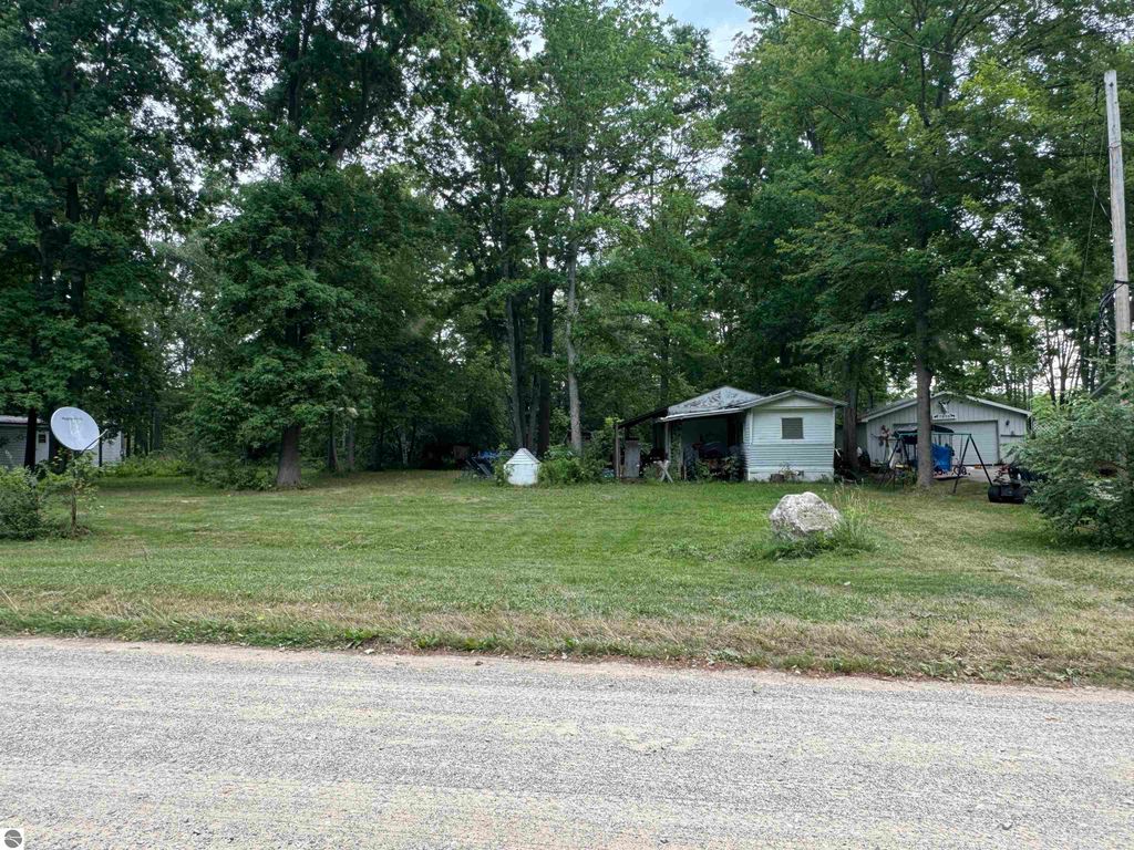 Image 14 of property listing at 7645 Windoga Lake Drive, Weidman, MI 48893