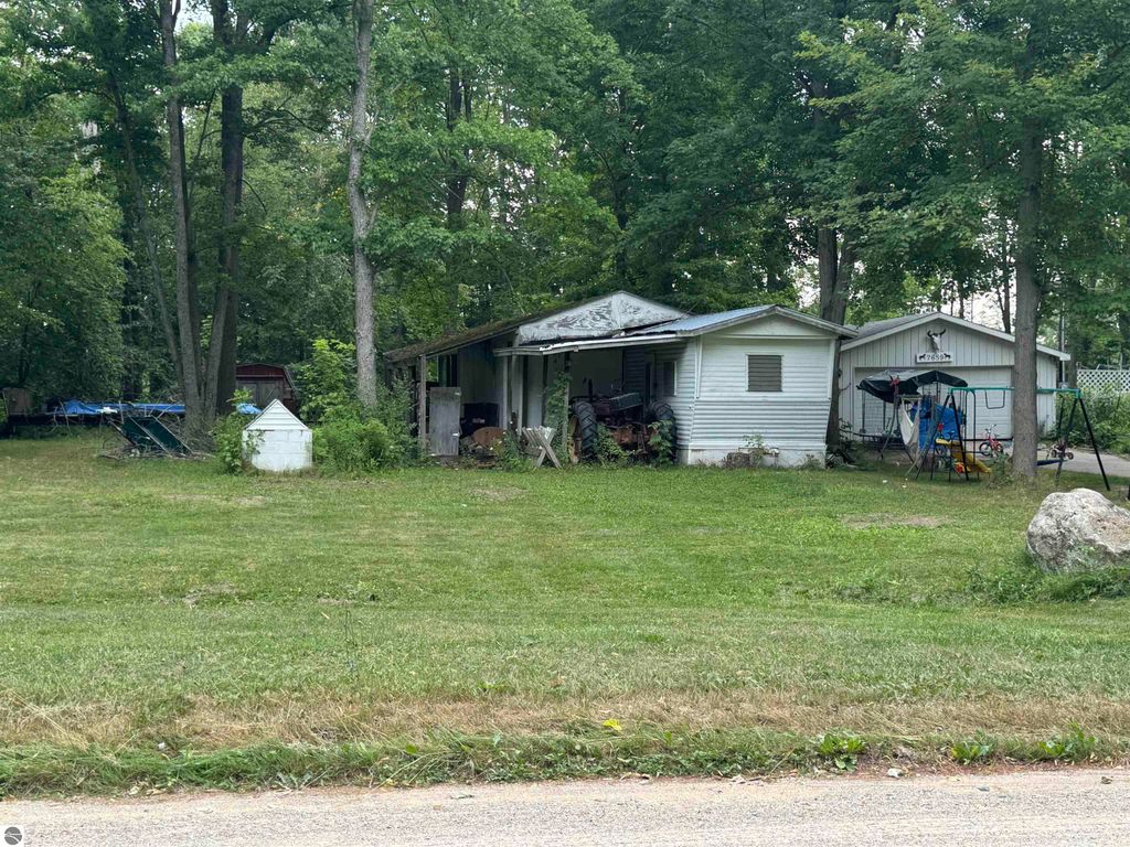 Image 15 of property listing at 7645 Windoga Lake Drive, Weidman, MI 48893