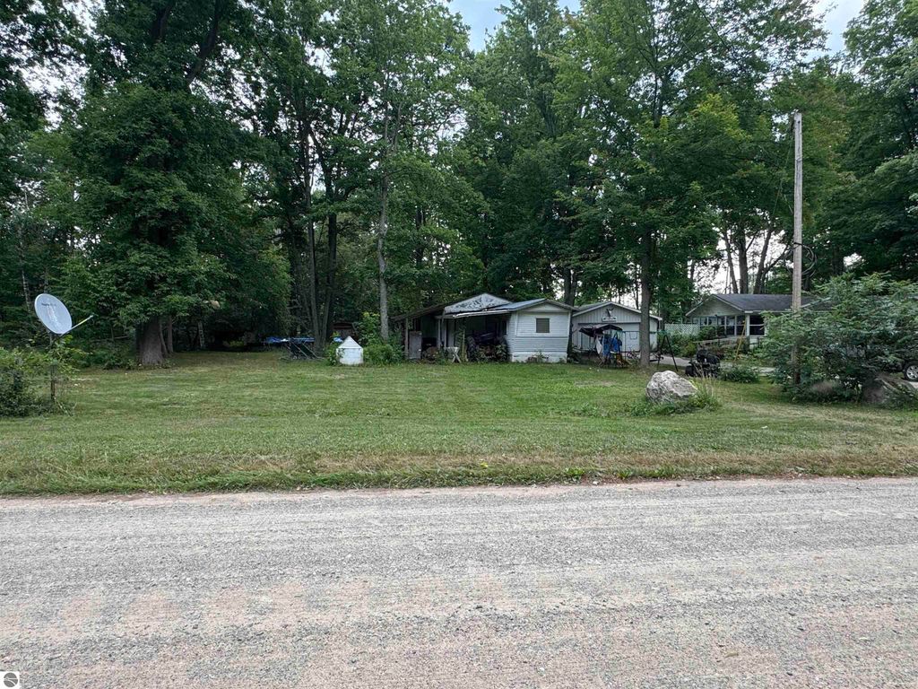 Image 2 of property listing at 7645 Windoga Lake Drive, Weidman, MI 48893