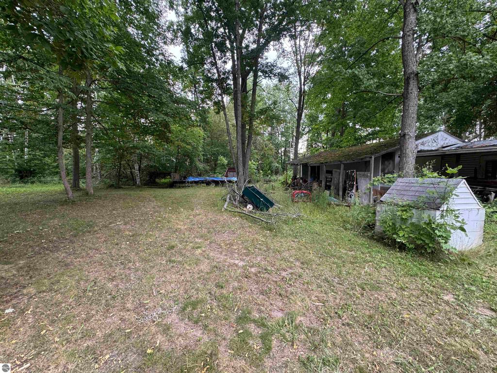Image 4 of property listing at 7645 Windoga Lake Drive, Weidman, MI 48893